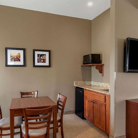 Comfort Inn Warrensburg Station Exteriér fotografie