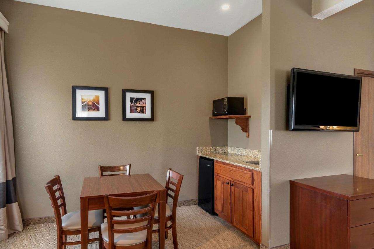 Comfort Inn Warrensburg Station Exteriér fotografie
